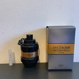 Spicebomb Extreme - Tja, säljer nu 1-10 ml sampels på Spicebomb Extreme från Viktor & Rolf. 2 ml kostar 79 kr och där ifrån kan vi diskutera pris för mer eller mindre volym👍🙌
