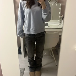 Blå tröja - Ljusblå tröja från h&m. Skriv för fler bilder 