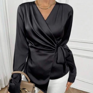 Blus  - Så fin svart blus aldrig använd ❤️❤️