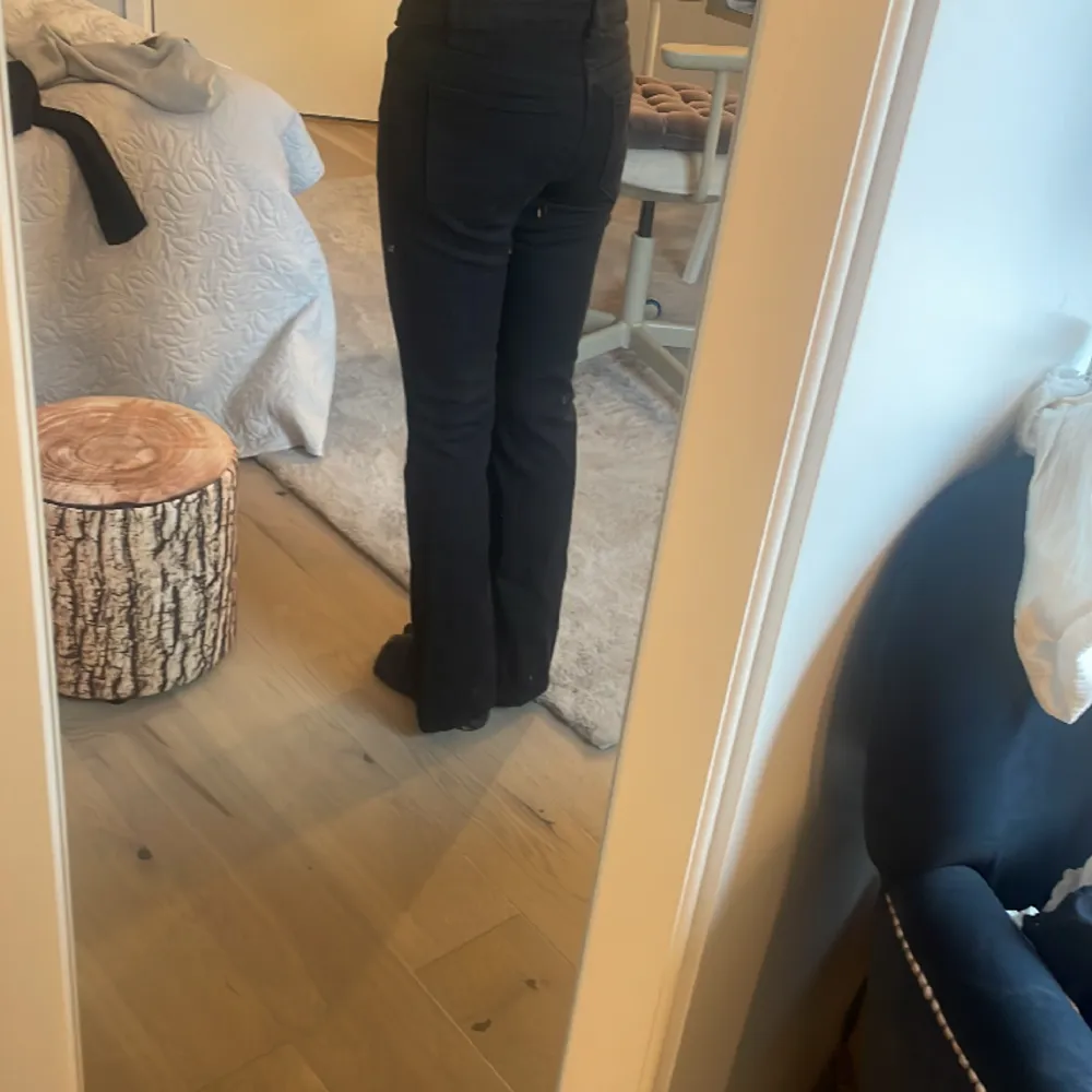 Jag säljer dessa jeans från Lindex eftersom att den är för stora för mig. Använda ett par gånger men är som nya. Ställ gärna frågor!  . Jeans & Byxor.