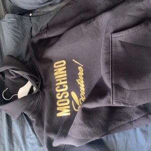 Mochino tröja  - Helt ny mochino tröja pris kan sänkas vid snabb affär 