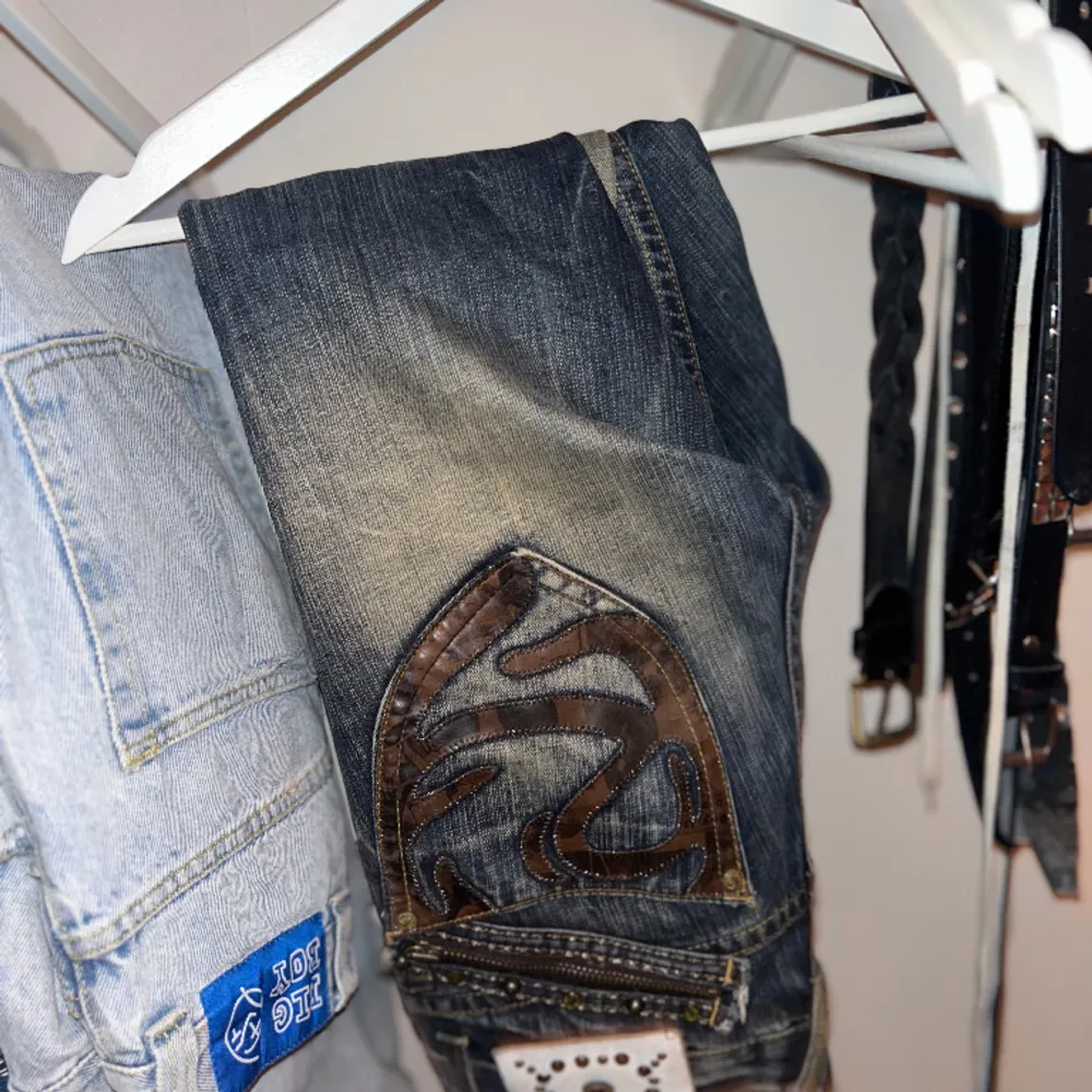 Baggy Redpepper jeans inköpta på Seams för 1000 kr. Väldigt rare att hitta desaa jeans nu förtiden. Säljes för 400 pris går att diskutera😻. Jeans & Byxor.