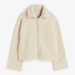 Byta hm Teddy jacka XS mot S - Vill någon byta sin hm Teddy jacka i storlek S mot min i XS. Min är i topp skick och använd fåtal gånger!❤️