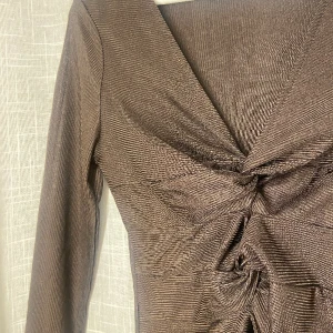 Topp - Brun topp från BikBok!