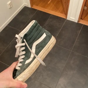 Vans skor strl 43 - Gröna vansskor storlek 43. Bra skick, endast använda ett fåtal gånger. 