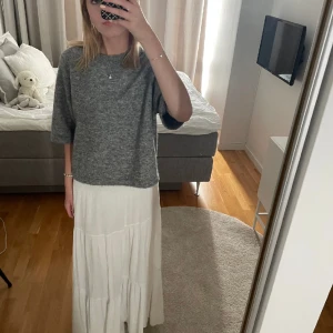 Stickad kortärmad tröja - Superbra skick! Köpt för 700 kr säljer för 450 kr!❤️storlek S passar även M