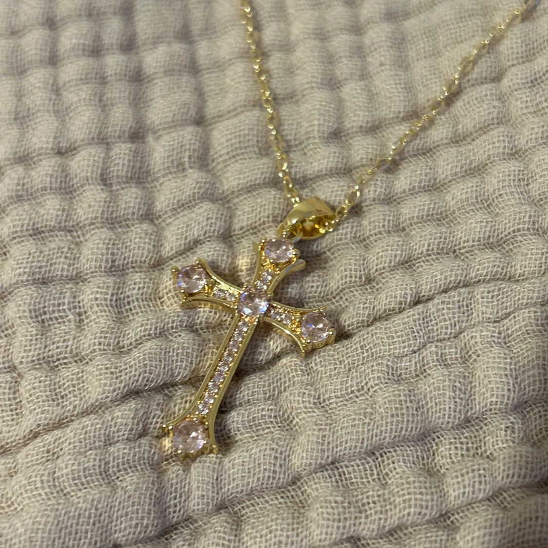 Rosa kors halsband - 90