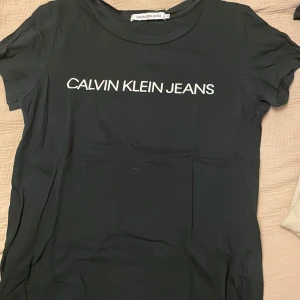 Calvin Klein T-shirt  - Den är som ny. 