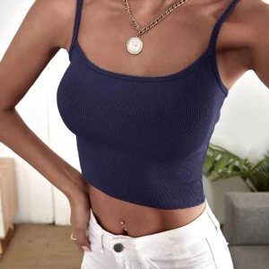 Marinblå linne  - Ribbat linne i marinblå💙använda 2 gånger Max och är i nyskick 