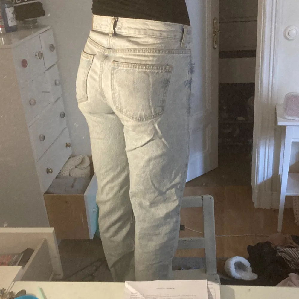 Str 34 passar för dig med str 36 också✨ Lite långa på mig (är 160)💕 ”Perfect jeans” Gina tricot  Använt MAX 2 gånger 💖. Jeans & Byxor.