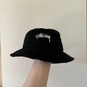 Stussy buckethat  - Stussy buckethat i storlek S/M 