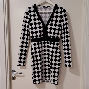 Klänning  - Storlek 36