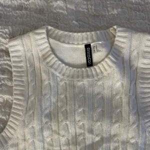 ”Väst” tröja - Fint skick, använd 1 gång