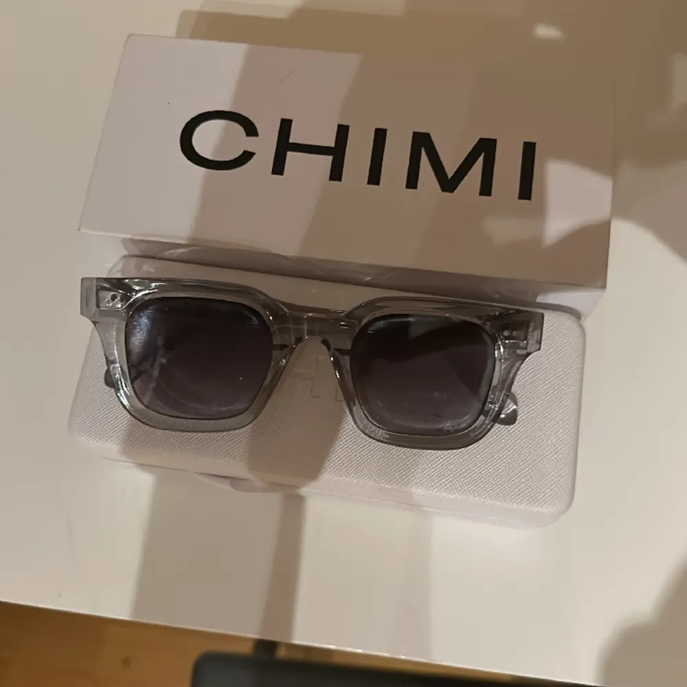 Säljer mina chimi solglasögon använt några gånger. Skick 9/10 . Övrigt.