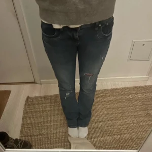 Ltb jeans lågmidjade  - Jätte fina jeans från ltb som it kmr t användning längre! Nypris 900 och inga defekter ❤️❤️
