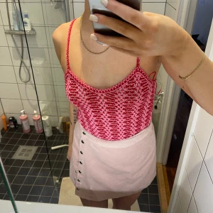 Somrig BODY!! - Denna fina rosa body som ja köpte på Zara för 2 år sen kommer inte till användning tyvärr… så helt oanvänd 😩😍