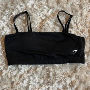 Gymshark BH  - Säljer min svarta gymshark BH i fint skick, stl S! 🖤