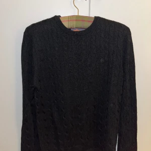 Morris tröja  - Säljer nu denna sjukt feta Morris tröjan som är i 100% merinoull, skicket är 9/10 endast använd 1-2 gånger. För fler bilder eller frågor är de bara att höra av sig//Liam