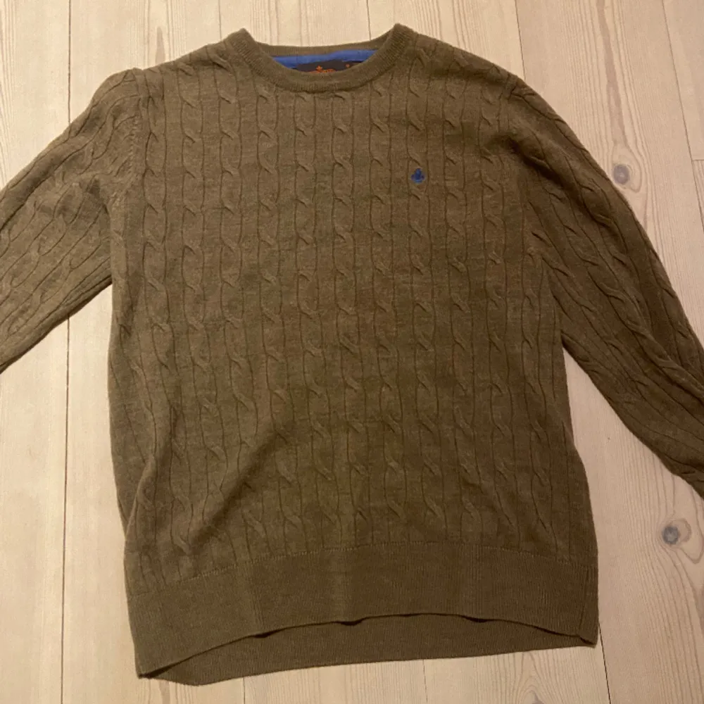 Kabelstickad Morris tröja i 100% merino ull Nypris 1600 kr  Storlek M men sitter som S. Tröjor & Koftor.