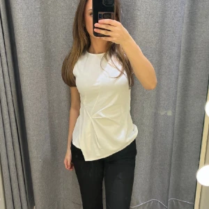 Topp - Vit topp från Bikbok! Nyskick!