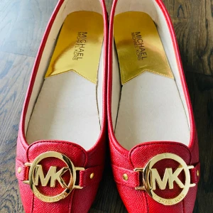 Michael Kors skor - Ett par Michael Kors skor i nyskick. Storlek 37. Pris kan diskuteras