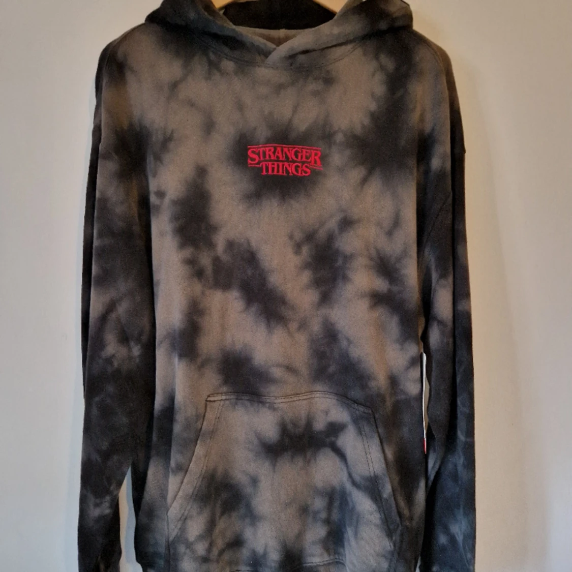 Hoodie "Stranger things" strl M, oanvänd - 90