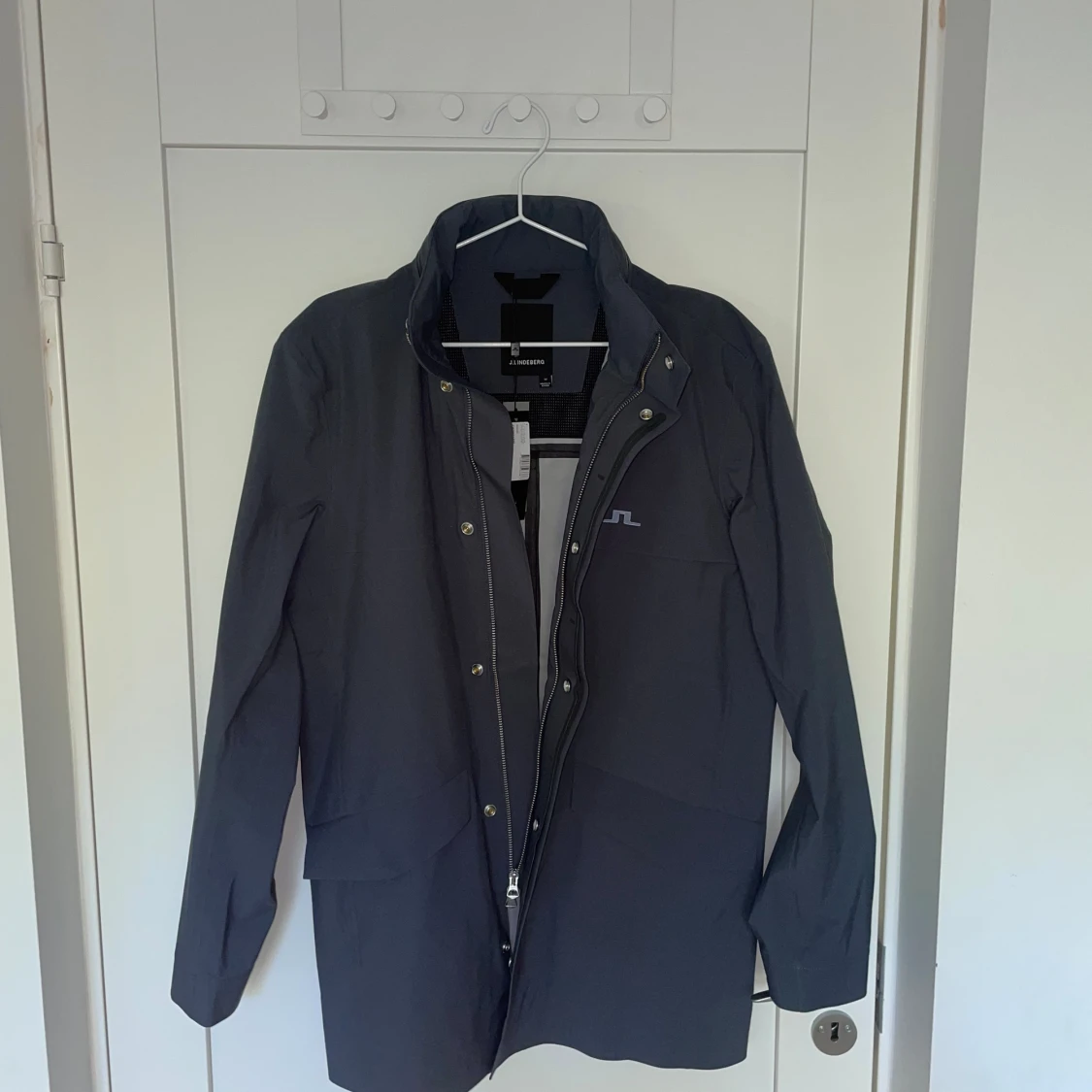 Regn jacka från J Lindberg i storlek M för 1299kr