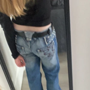 Jeans  - Säljer dessa pgr av att de är inte min stil längre men dom ä as snygga å ser ut som nya, köpte dom för 660