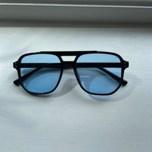 Grisch glajjor - Riktigt sköna och fräscha glajjor. Helt oanvända 10/10 skick. Skickas oftast samma dag och fraktas hem till dig inom 1-3 dagar. Finns fler färger i profilen