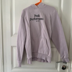 Peak performance hoodie - Peak performance hoodie i jätte fint skick❤️