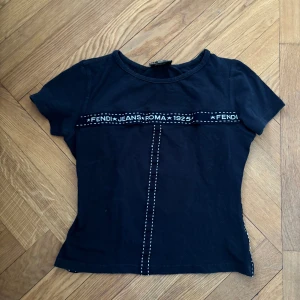 Fendi t shirt - Så snygg Fendi baby tee!