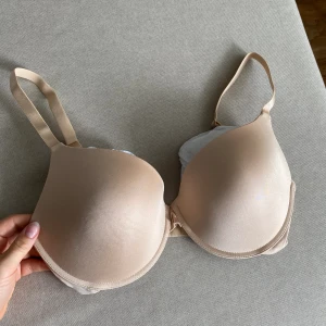 Bh push up - Oanvänd push upp bh från Ellos. Modell Racelyn, storlek 80D. Beige. Ordinarie pris 249kr