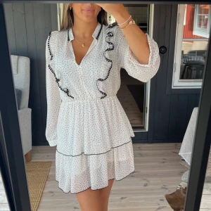 Klänning  - Supersöt klänning från zara i mycket fint skick!