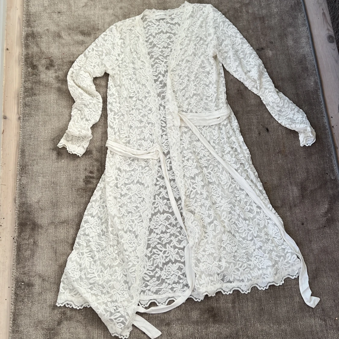 Tunn, längre spets " kofta" överdragsdito