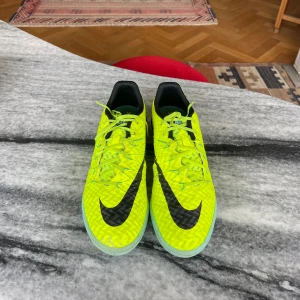 NIKE Hypervenom futsal - Ett par futsalskor i modellen hypervenom (som inte säljs längre). Knappt använda.