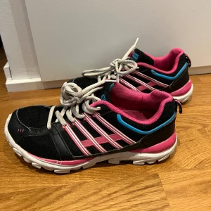 Träningsskor  - Träningsskor strl 37