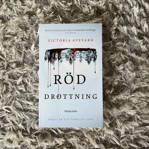 Röd drottning  - En bok som man har hört mycket om❤️