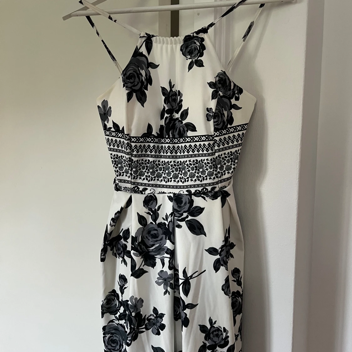 Blommig klänning - 90