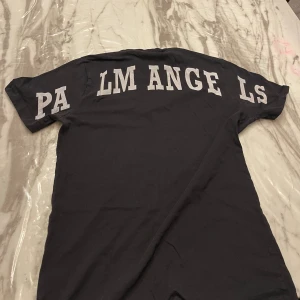 Plam angles t shirt  - Äkta köpt för 1600 med rabatt 