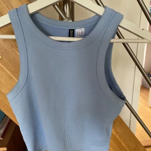 Linne i storlek small  - I mycket fint skick 