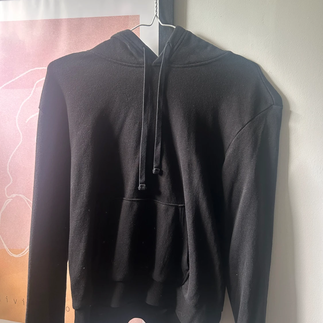 Svart hoodie