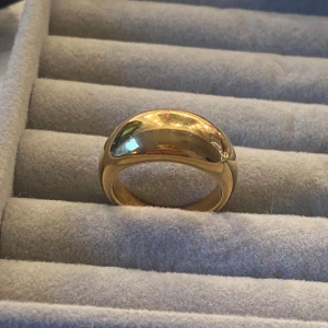Guldring - Jättefin ring!! Rostfritt stål 