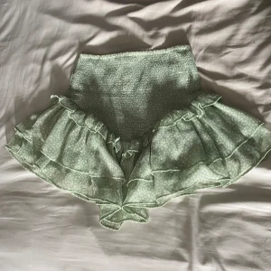 Superfin ljusgrön kjol från Gina Tricot!☺️ - Jätte gullig och fin kjol från Gina Tricot i storlek S!🌸