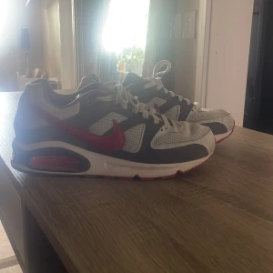 nike air - använda men jätte fina, och bra skick❤️