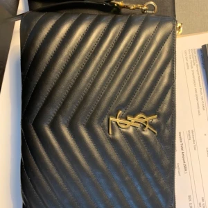 Yves Saint Laurent Matelassé Pouch / Clutch - Nyskick med kvitto och dustbag Pris i butik är 6800kr i dagsläget