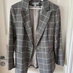 Kavaj - Använd få ggr. Väldigt fint skick!