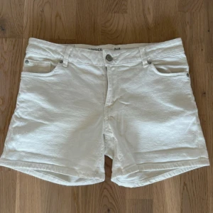 Helt nya vita shorts - Storlek M🤍