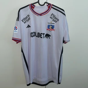 Chile fotbolls lag Colo-colo - Jag säljer den för den inte passar mig längre har använt den 2 gånger bara