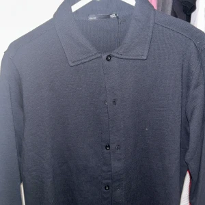 Overshirt  - Snygg overshirt från lager 157. Skick 10/10 den är aldrig använd säljer eftersom jag redan har så många overshirts!