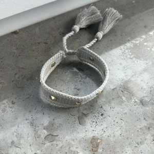 Dark armband - Jättefint armband från dark. Köpte för 299kr säljer för 175kr. 